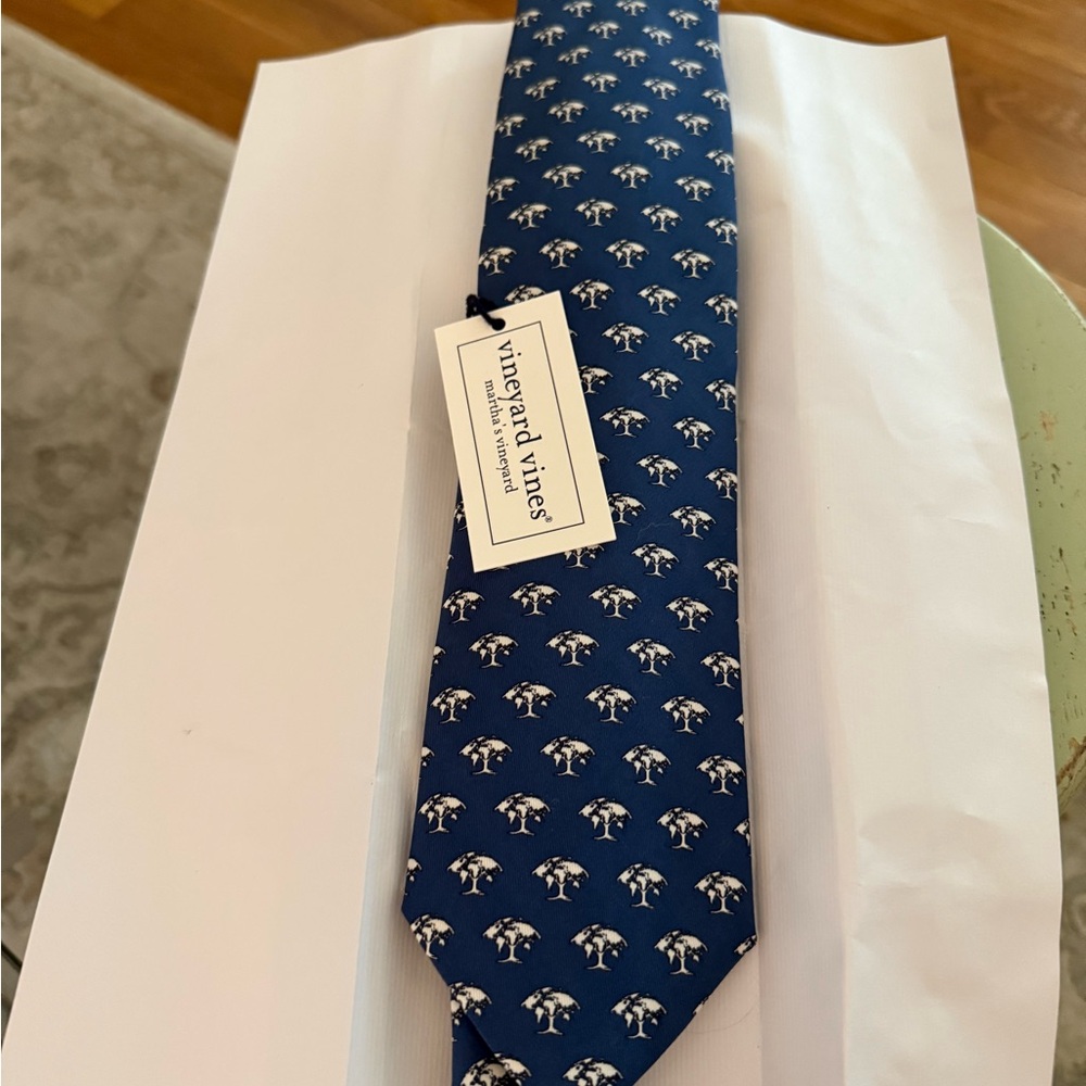 Vineyard Vines Navy and White Men's Tie